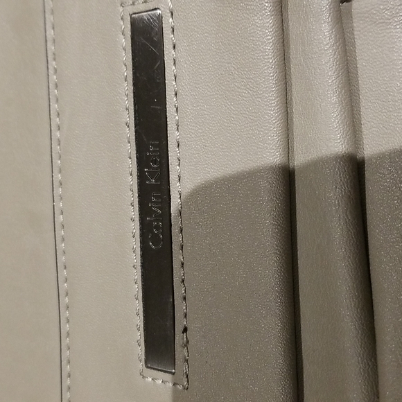 Calvin Klein Unisex shoulder/crossbody messenger bad NWOTS grey and black - Picture 2 of 8